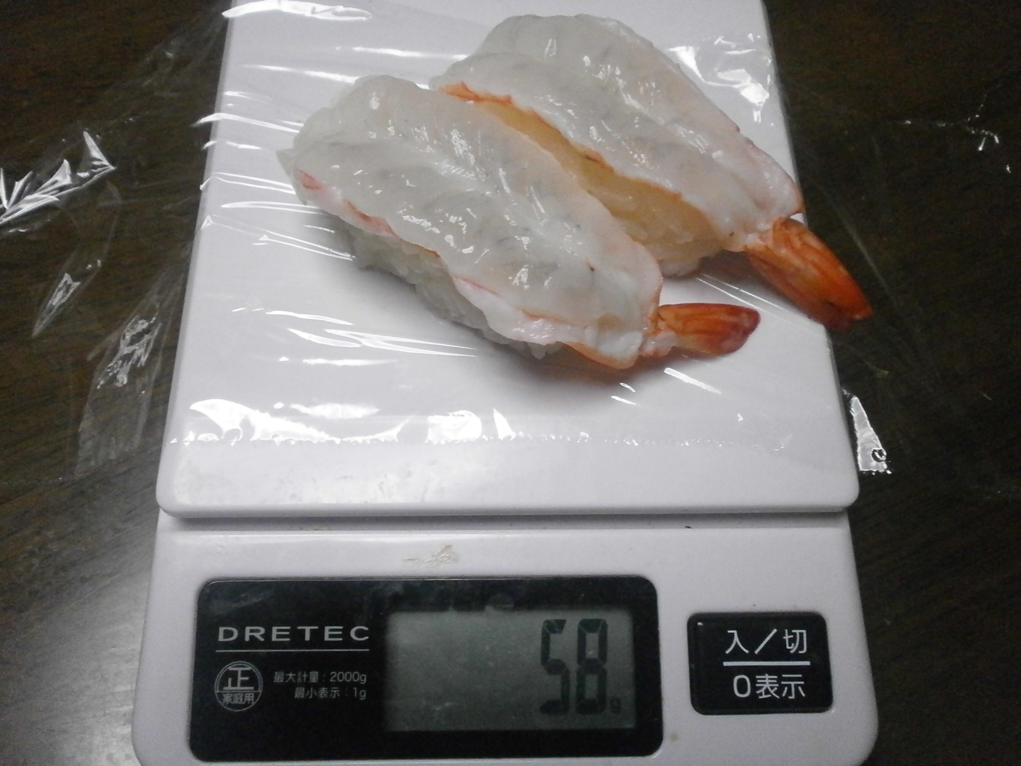 Сырые креветки суши